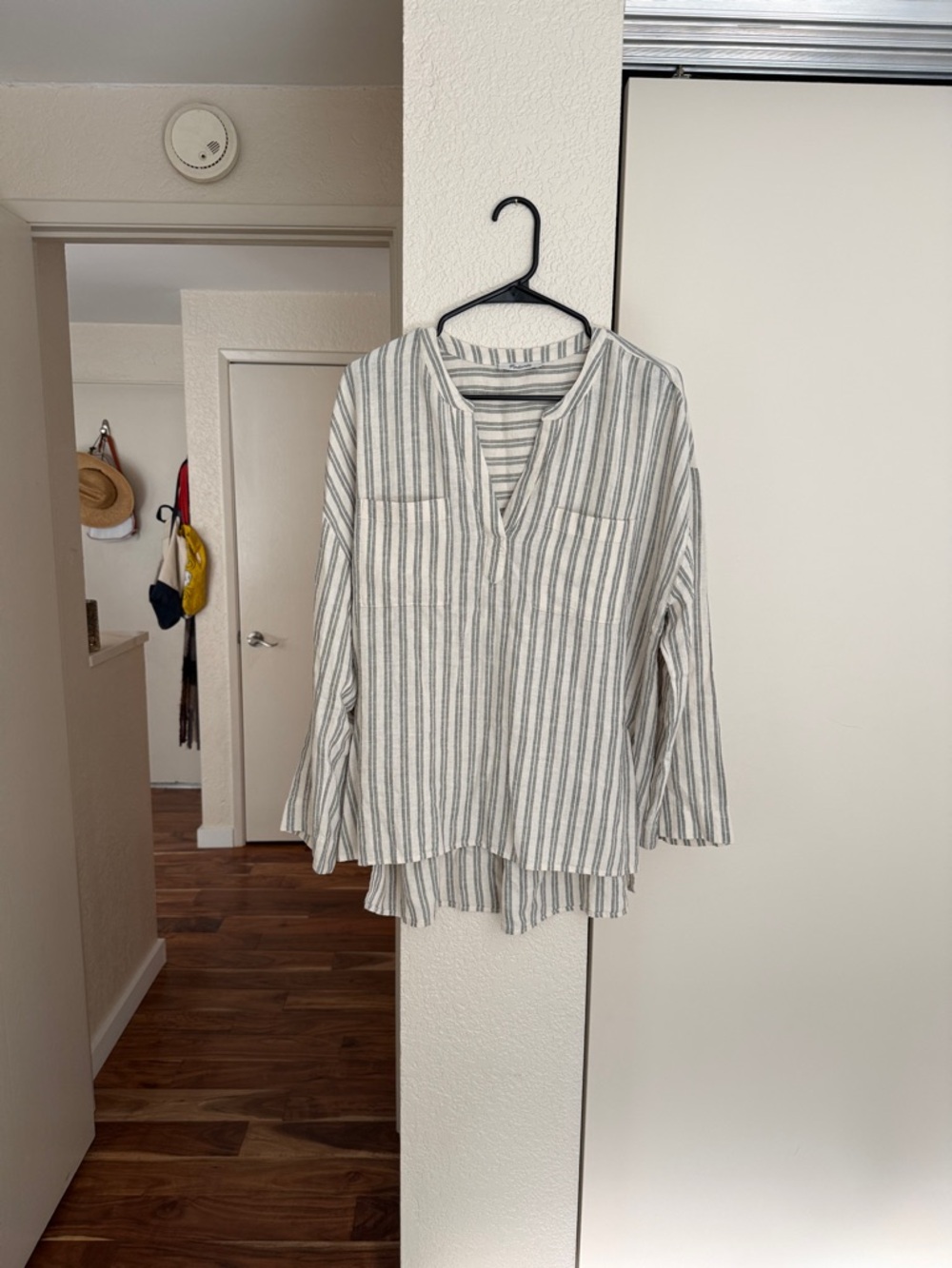 Madewell Cream & Gray Striped V-Neck Top